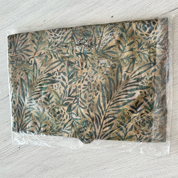 HOMEMADE LANCASTER COUNTY PA Green Beige Print Embellished Table Runner 13”X38” - Picture 5 of 5